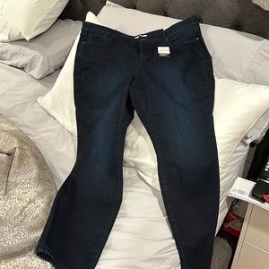 Dark wash sculpting jeans